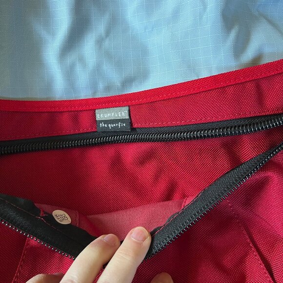 NWT vintage Crumpler Quarfie messenger bag in red - Picture 7 of 7